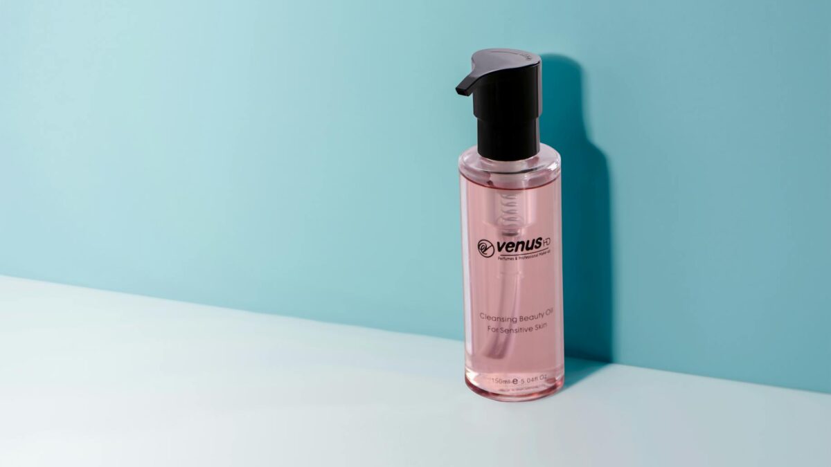 Uleiul demachiant revoluționează îngrijirea pielii în România