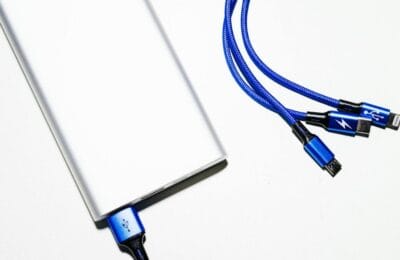 Baterii externe mare capacitate 2026: Top recomandari calatori