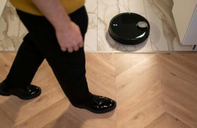 Aspiratoare robot cu funcție de spălare: top 10 modele 2026
