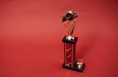 Nikki Glaser prezentator Golden Globes 2025 pe 5 ianuarie