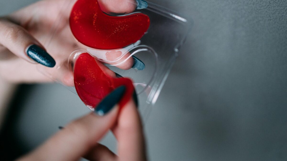 Hailey Bieber lansează produse noi Rhode în 2026