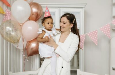 Mamă ajunge cu copilul la petrecerea greșită și trăiește o experiență neașteptată