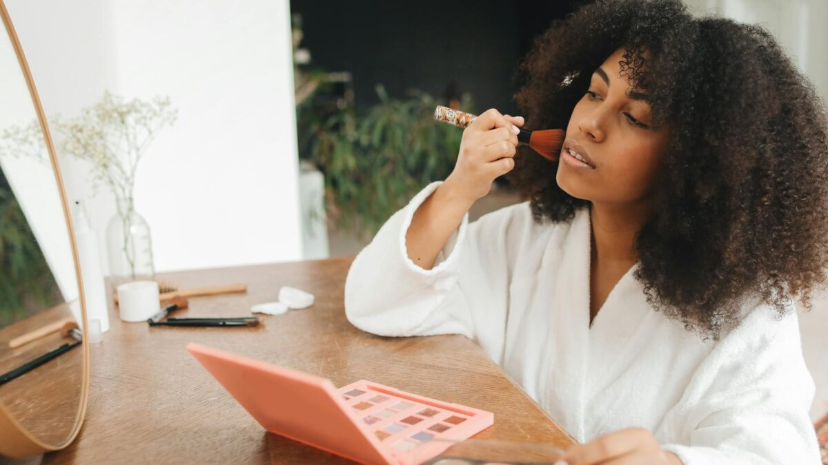 Machiaj de petrecere acasă: ghidul complet pas cu pas