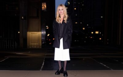 Sarah Michelle Gellar readuce moda anilor ’90 cu o pereche de pantofi cu platformă