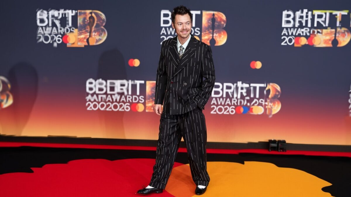 Harry Styles impune moda balerinilor purtați cu ținute Dior și Chanel