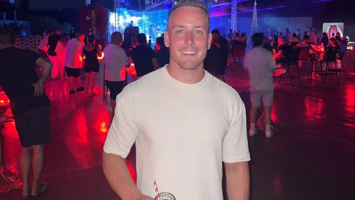 Tânăr de 26 de ani diagnosticat cu scleroză multiplă după căzături în Ibiza