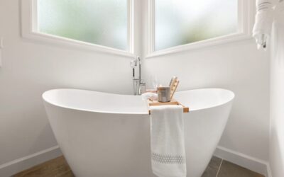 Stilul Japandi în baie – ghid pentru o amenajare simplă și elegantă