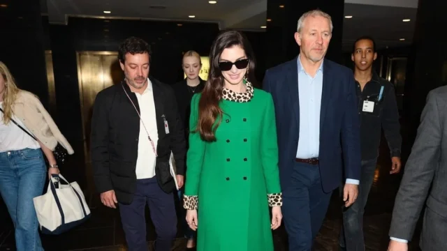 Anne Hathaway readuce un look iconic din Diavolul se îmbracă de la Prada 2006