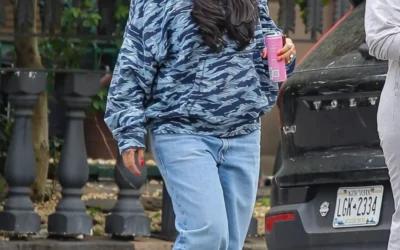 Rihanna surprinde la New York și combină 2 imprimeuri animale într-o ținută