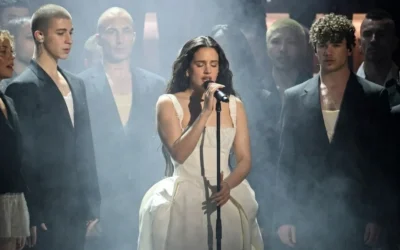 Rosalía primește premiul pentru Compozitorul Anului și cântă în 13 limbi