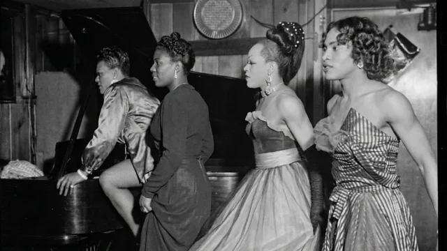 Artiștii drag dezvăluie secretul siluetelor sculptate cu spumă și corsete