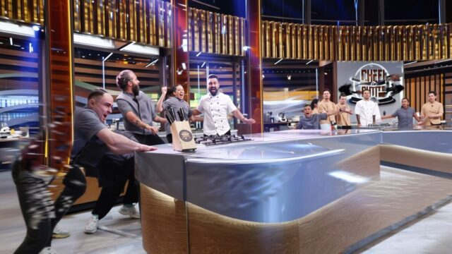 Chefi la cuțite introduce avantajul care blochează cuțitele de aur