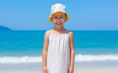11 trucuri de la experți pentru aplicarea cremei de soare la copii