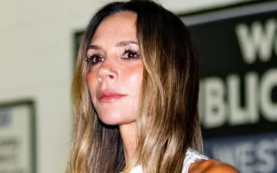 Victoria Beckham uimește la 52 de ani într-o rochie cu spatele complet gol