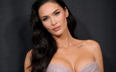 Manichiura lui Megan Fox combină french clasic, blooming gel și accente 3D argintii