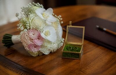 Alice Peneacă și Dragoș Caliminte s-au căsătorit civil la Constanța într-un cadru restrâns