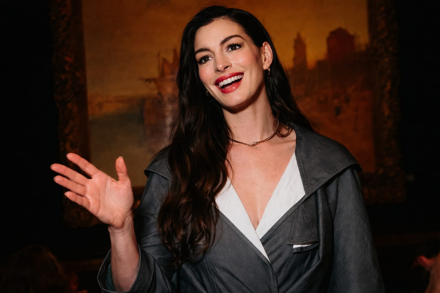 Anne Hathaway a ales șuvițe caramel în timpul celei de a treia sarcini