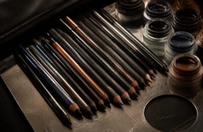 Ce tip de creion de ochi alegi pentru linie discretă, smoky eye sau rezistență la apă