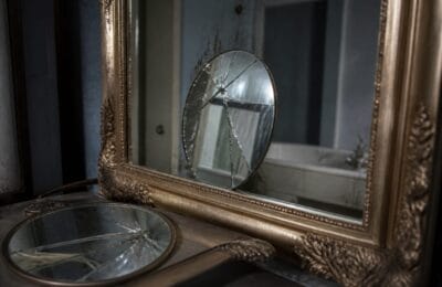 Cum ajung mesajele din copilărie să îți transforme corpul într o sursă de critică