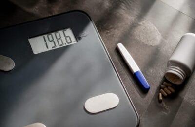 Excesul de greutate în sarcină poate crește cu până la 33% riscul unor complicații severe