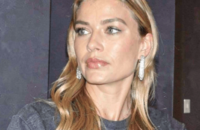 Imaginile cu Margot Robbie în costum de baie alb au strâns 7,9 milioane și 1,4 milioane de vizualizări