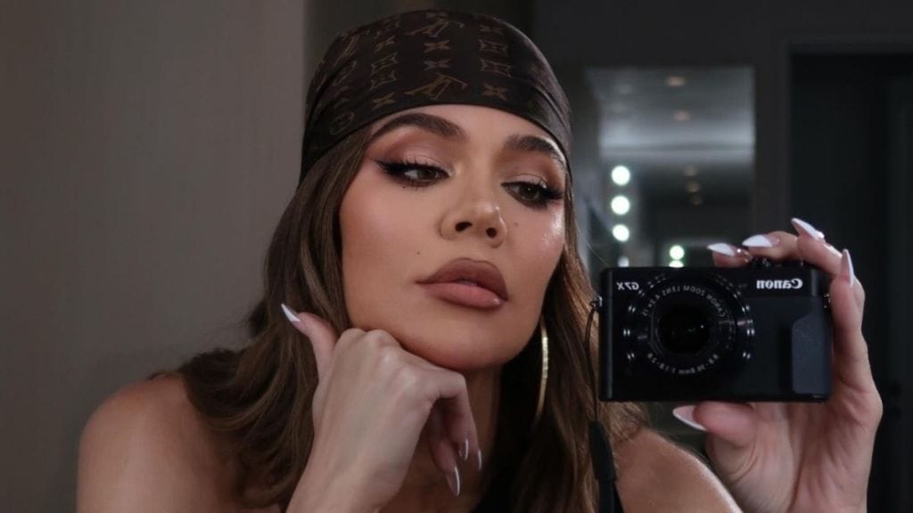 Khloe Kardashian a lansat pe 1 iulie parfumul XO BLUE exclusiv prin Douglas Cosmetics în Europa