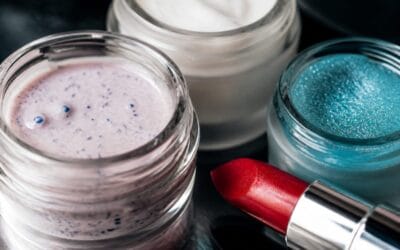 Microplasticele pot rămâne legal în creme, rujuri și scruburi până în 2035 în Uniunea Europeană