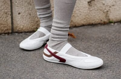 Sneakerșii SS26 aduc tălpi subțiri, siluete retro și accente discrete