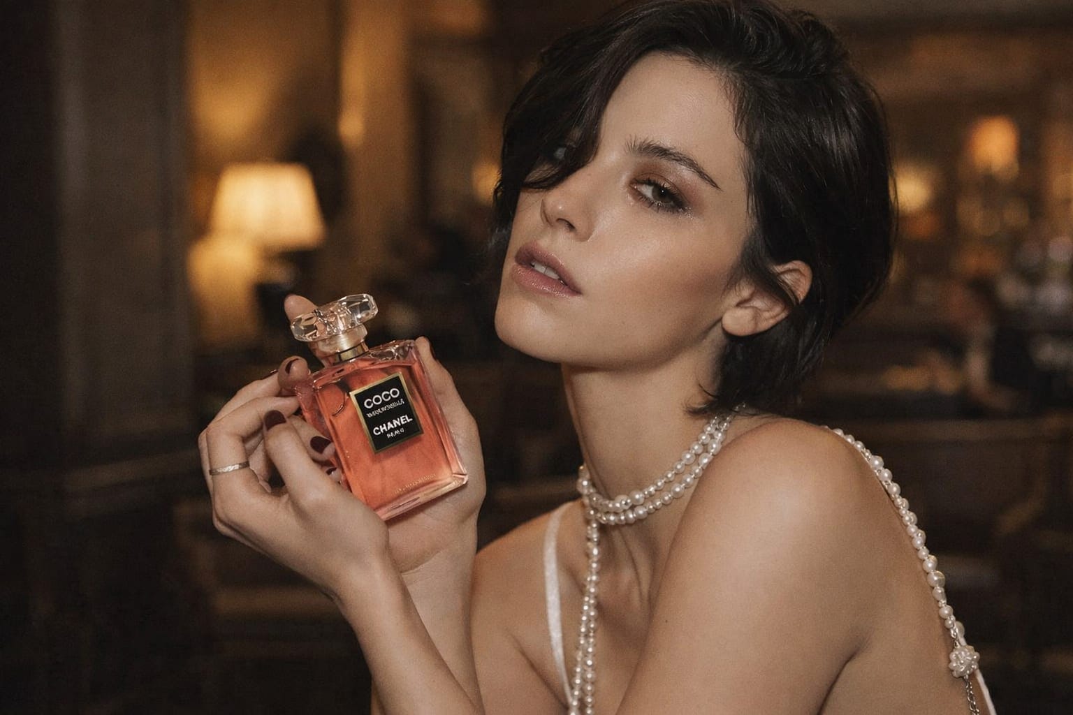 Gracie Abrams este imaginea noului parfum Chanel Coco Mademoiselle Crush Absolu