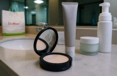 Machiajul de birou poate rezista 8 ore dacă pregătești corect tenul