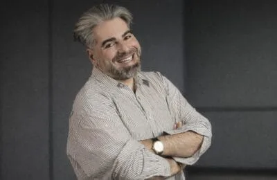 Maurice Munteanu a prezentat apartamentul de aproximativ 60 de metri pătrați cumpărat cu 115.000 de euro