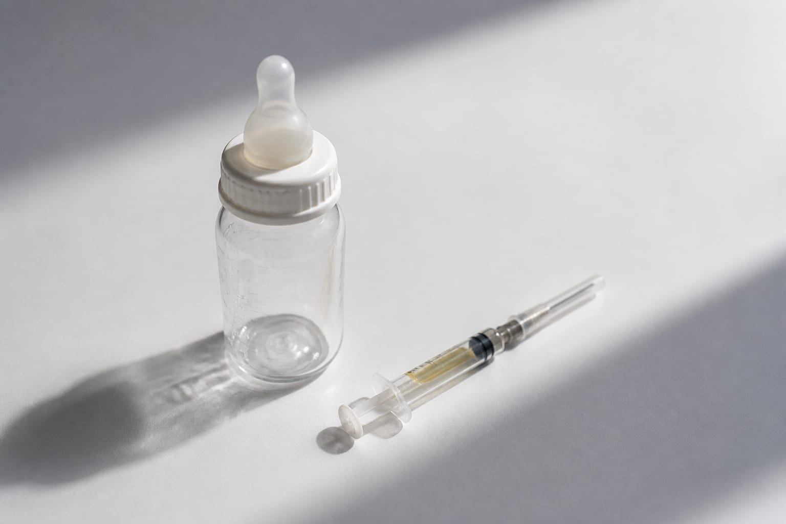 Vitamina K pentru nou născuți: de ce este esențială injecția și care sunt riscurile refuzului