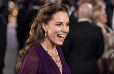 6 reguli de beauty sunt atribuite familiei regale. Lookul Prințesei Kate arată că machiajul intens al ochilor nu este o excepție de la ele