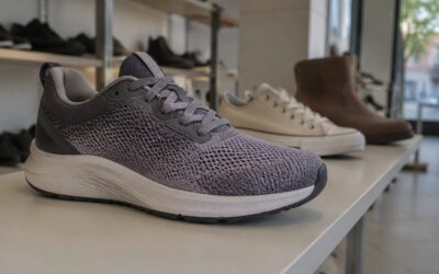 Reducerile la încălțăminte diferă în această toamnă. Ce oferte au avut Hoka, Vans și Ugg