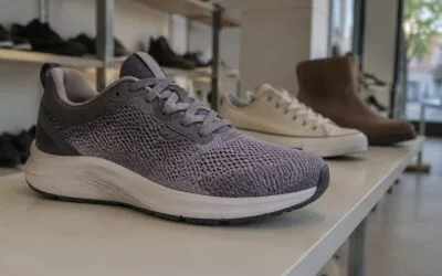 Reducerile la încălțăminte diferă în această toamnă. Ce oferte au avut Hoka, Vans și Ugg