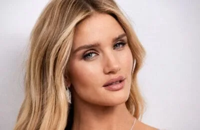 Rosie Huntington-Whiteley și Marks & Spencer încheie colaborarea după 14 ani. Colecția a fost retrasă